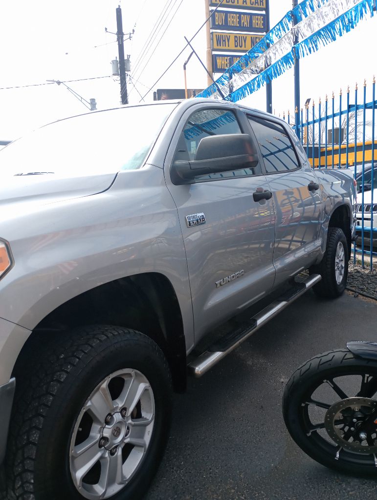 Photo 2 of this TOYOTA TUNDRA