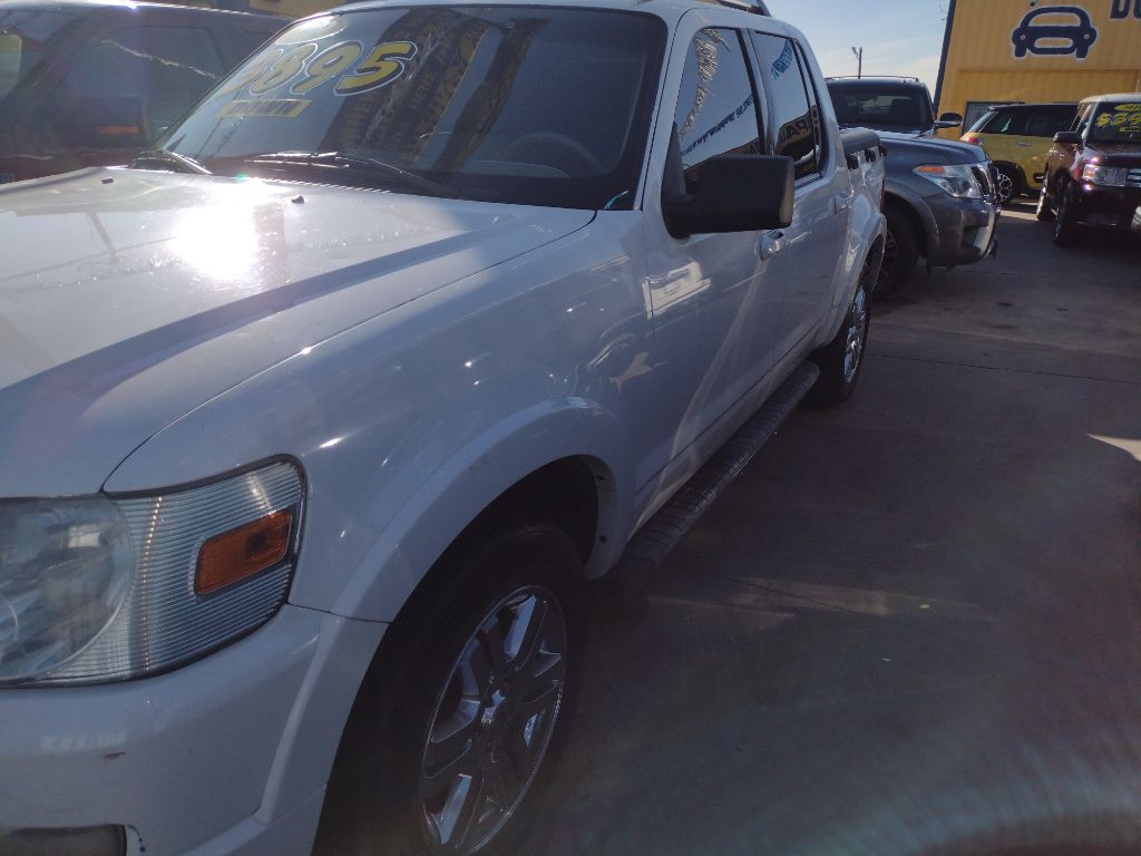 Photo 2 of this FORD EXPLORER SPORT