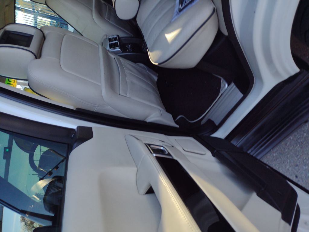 Photo 5 of this LAND ROVER RANGE ROVER