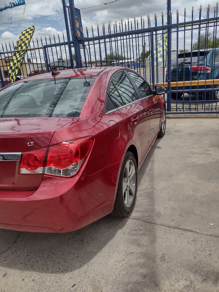 Photo 4 of this CHEVROLET CRUZE