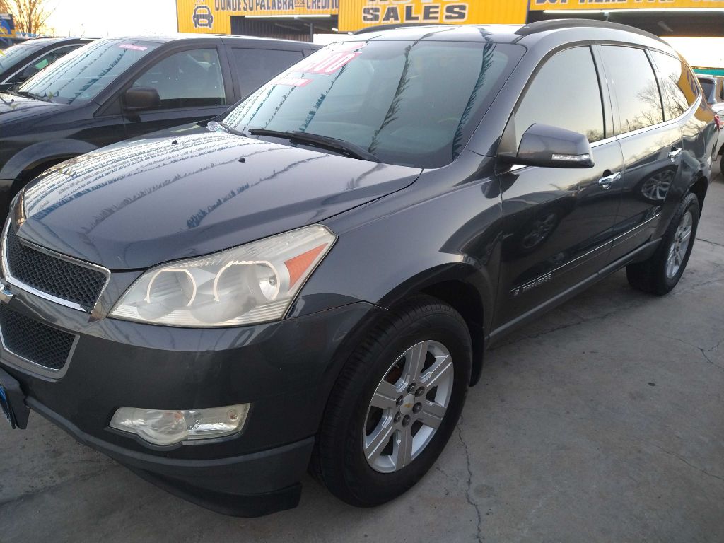 Photo 3 of this CHEVROLET TRAVERSE