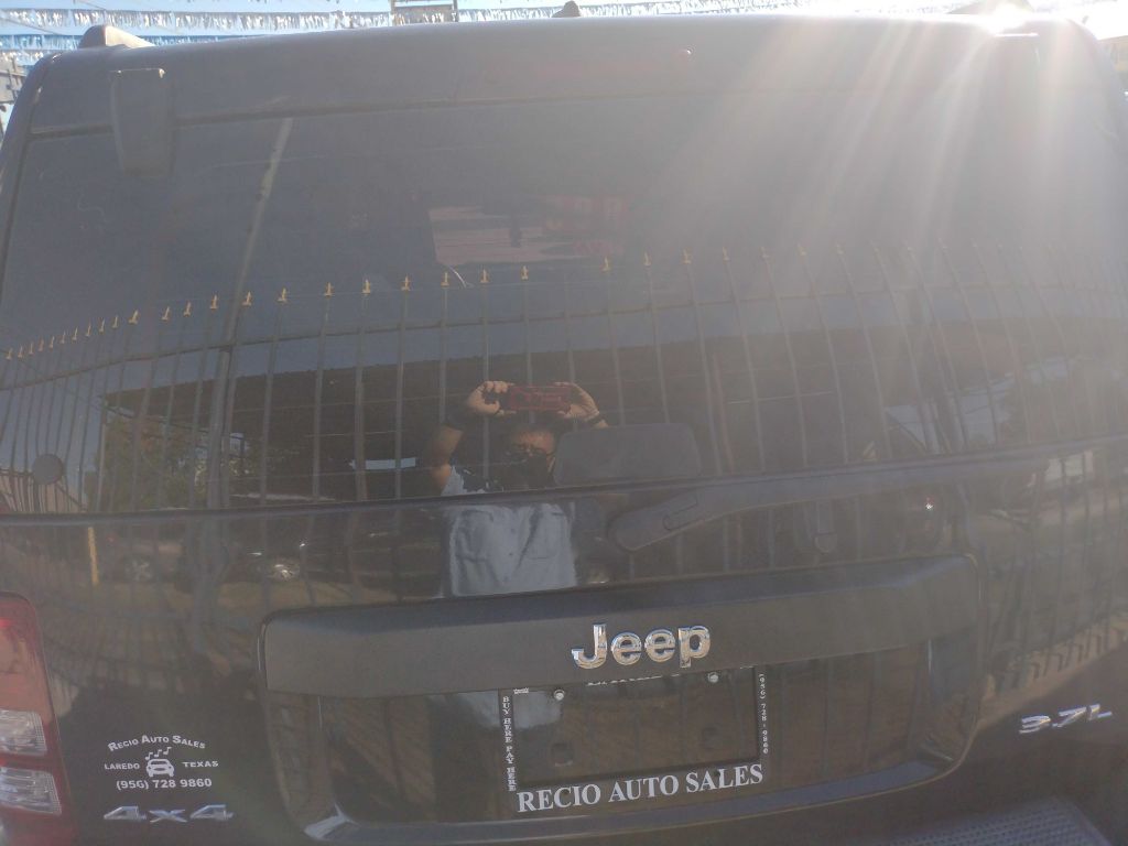 Photo 5 of this JEEP LIBERTY