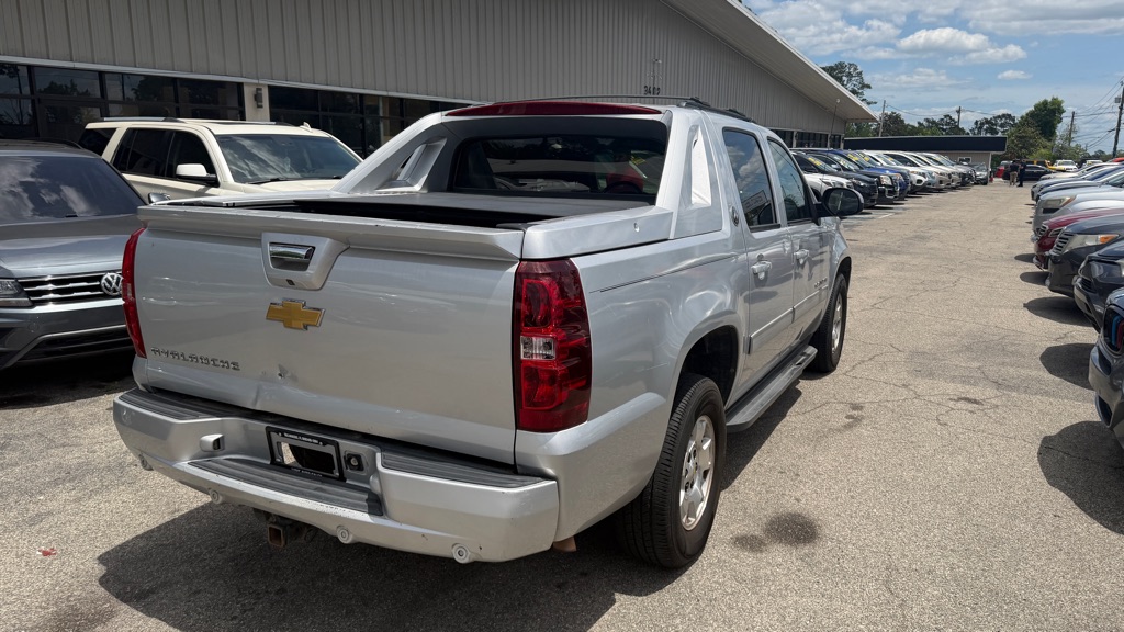 View vehicle photo 4