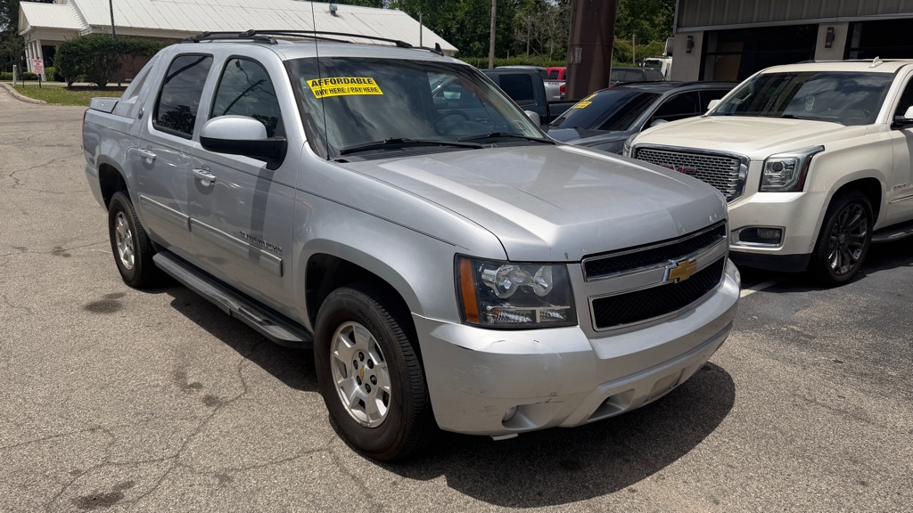 View vehicle photo 3