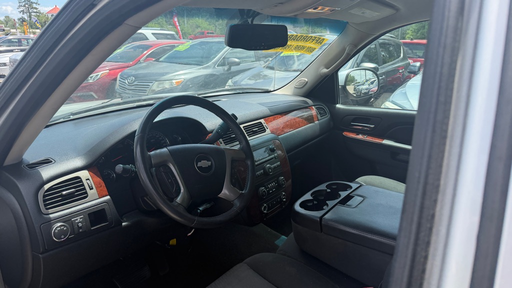 View vehicle photo 7