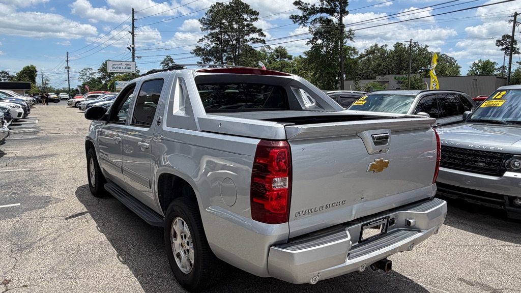 View vehicle photo 5