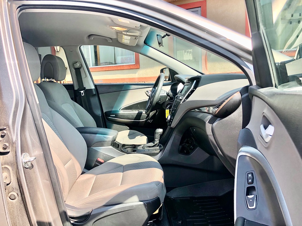 Photo 8 of this HYUNDAI SANTA FE SPORT