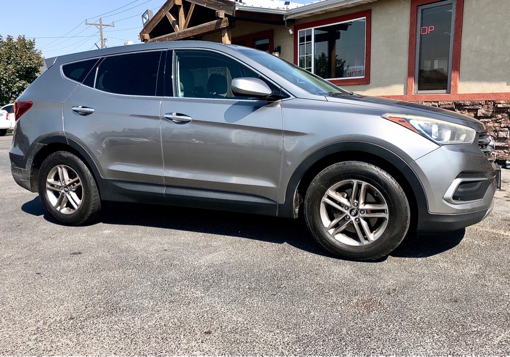 Photo 2 of this HYUNDAI SANTA FE SPORT