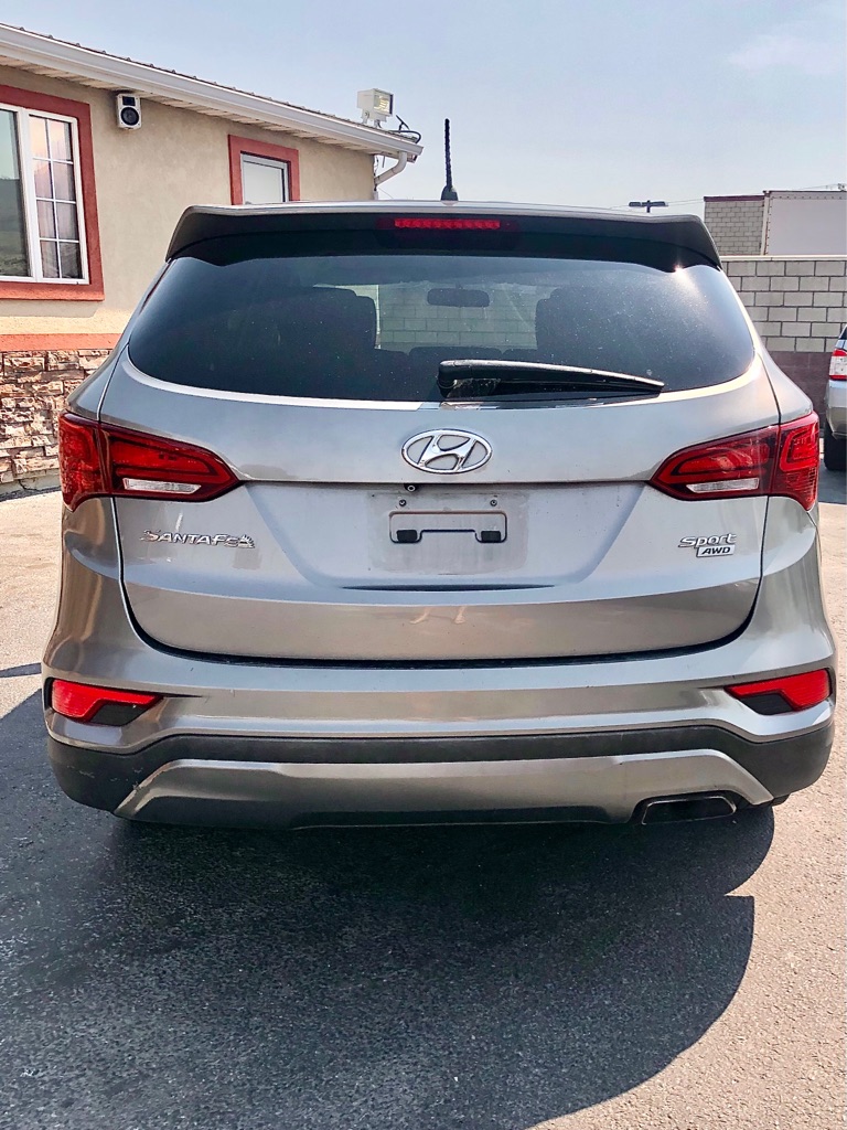 Photo 4 of this HYUNDAI SANTA FE SPORT