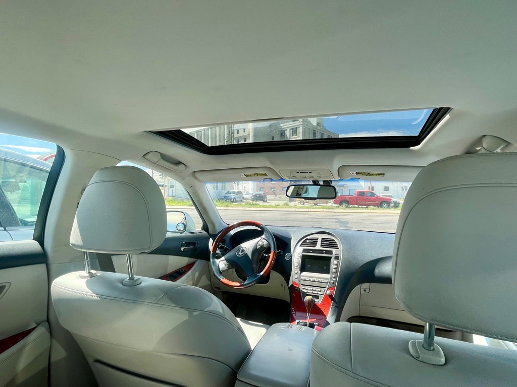 Photo 10 of this LEXUS ES 350