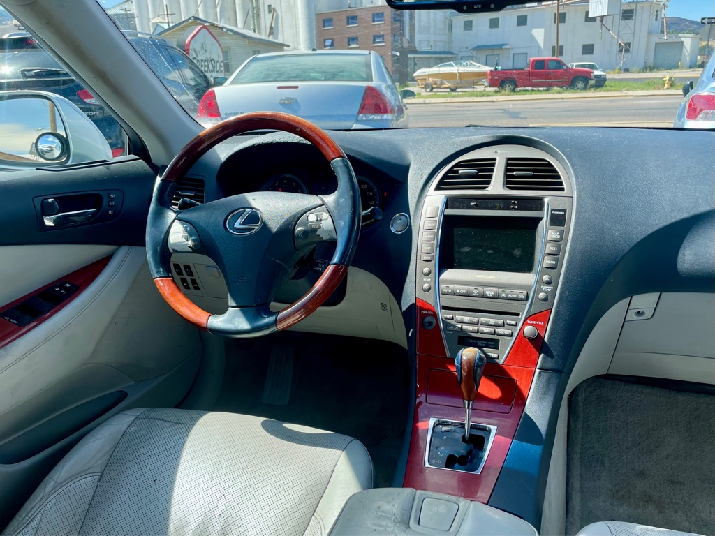 Photo 9 of this LEXUS ES 350