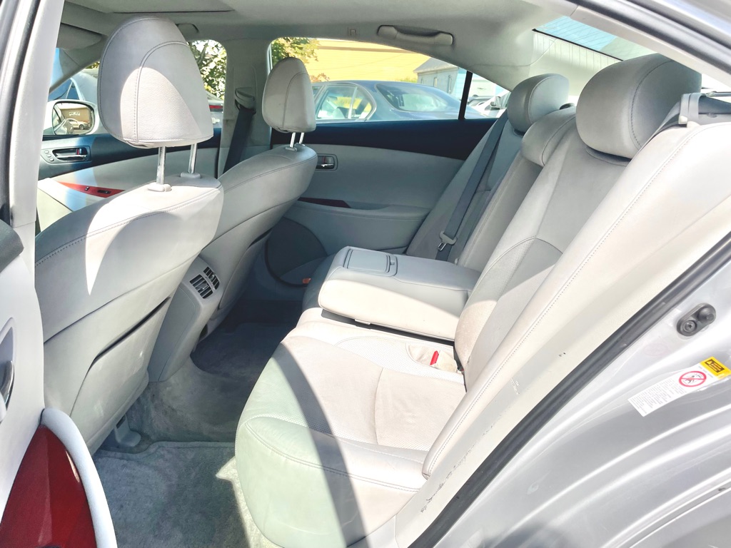 Photo 11 of this LEXUS ES 350