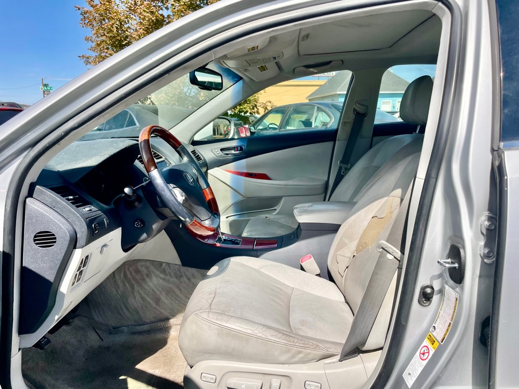 Photo 7 of this LEXUS ES 350
