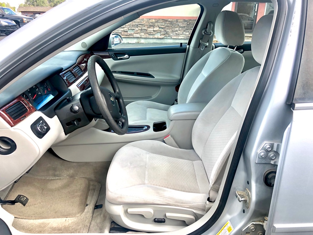 Photo 4 of this CHEVROLET IMPALA