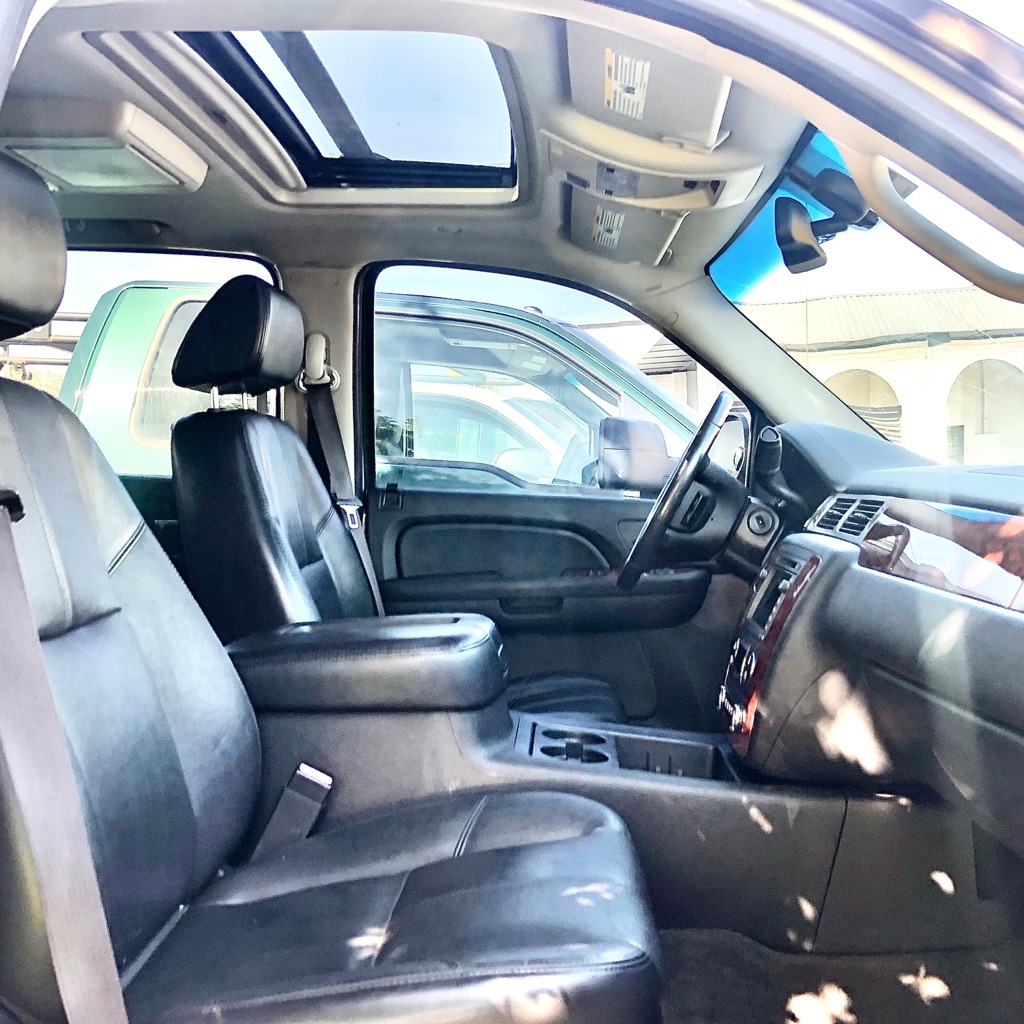 Photo 8 of this CHEVROLET AVALANCHE