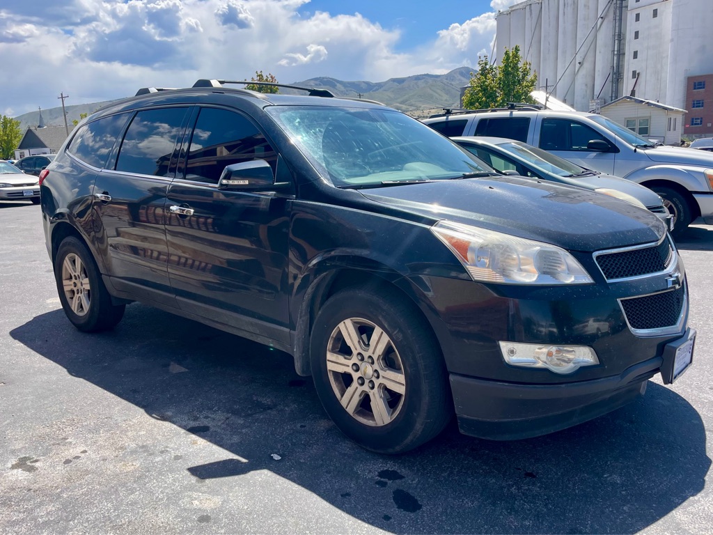 Photo 2 of this CHEVROLET TRAVERSE