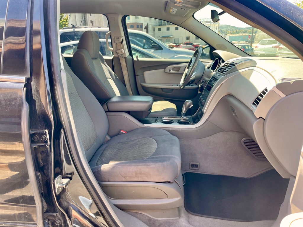 Photo 6 of this CHEVROLET TRAVERSE