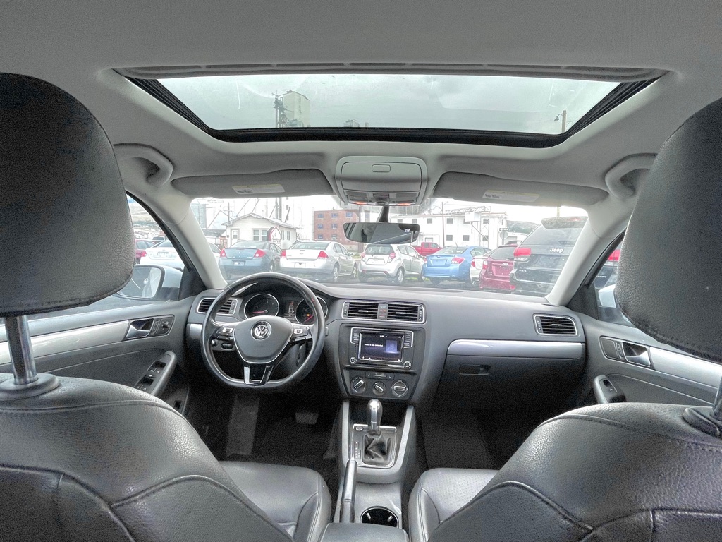 Photo 7 of this VOLKSWAGEN JETTA