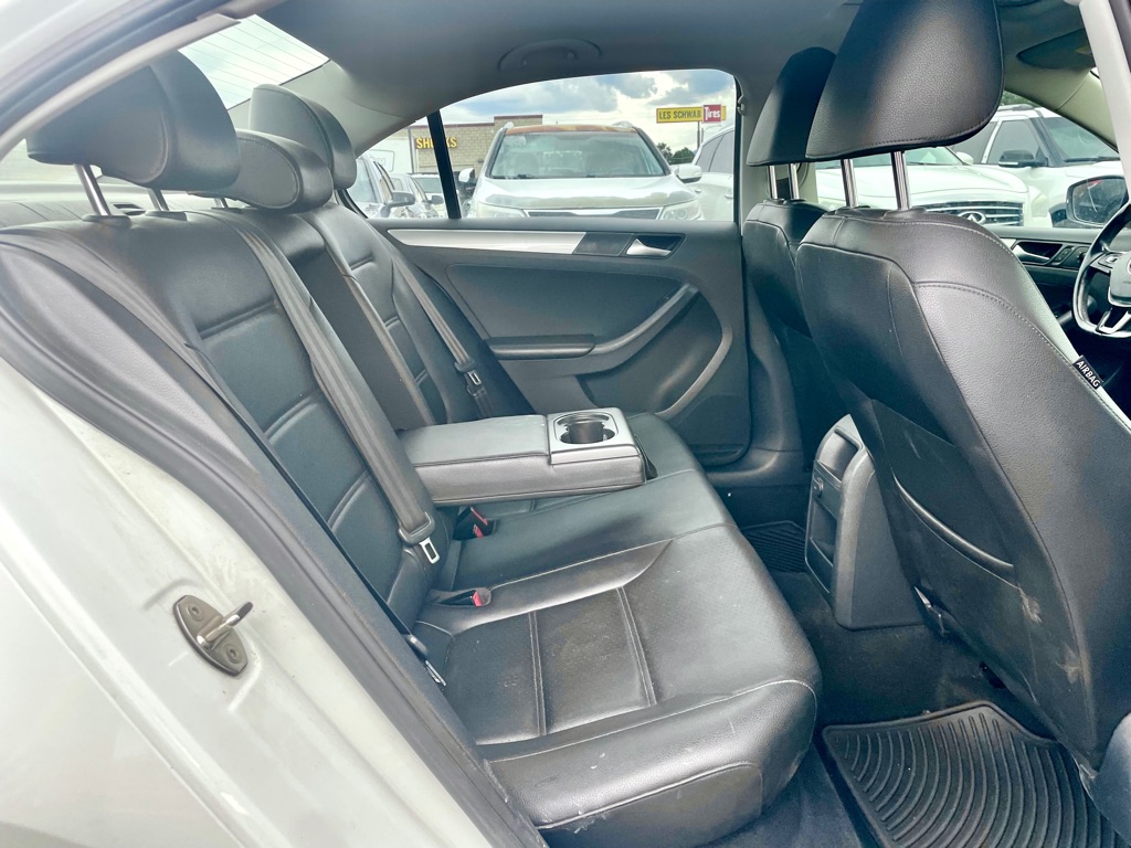 Photo 9 of this VOLKSWAGEN JETTA