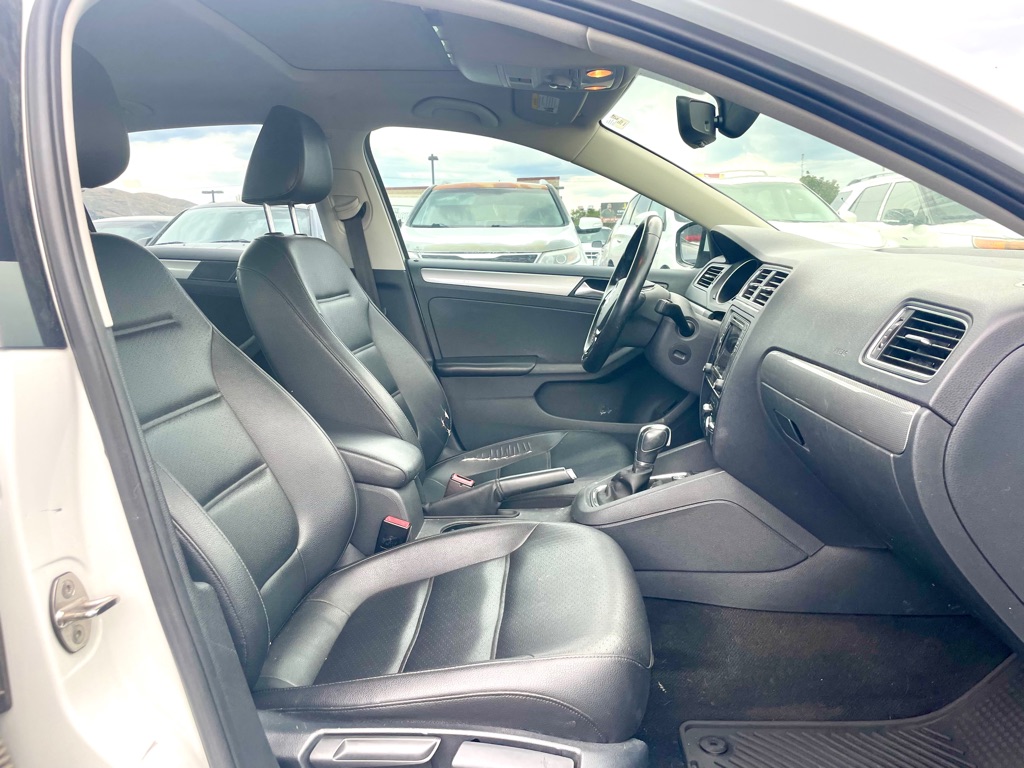 Photo 8 of this VOLKSWAGEN JETTA