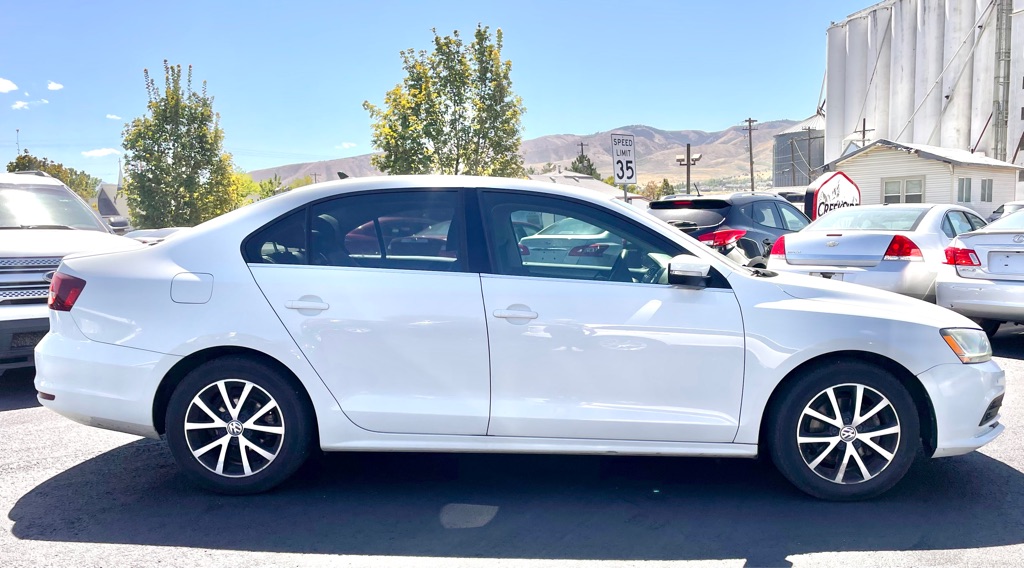 Photo 5 of this VOLKSWAGEN JETTA