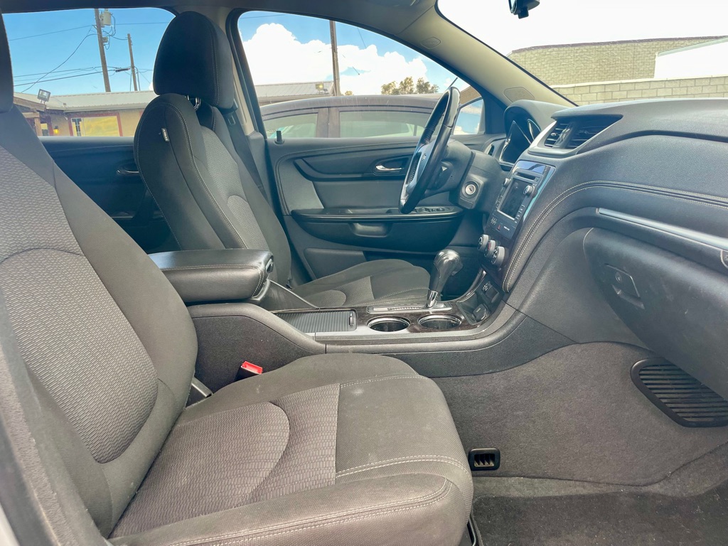 Photo 4 of this CHEVROLET TRAVERSE