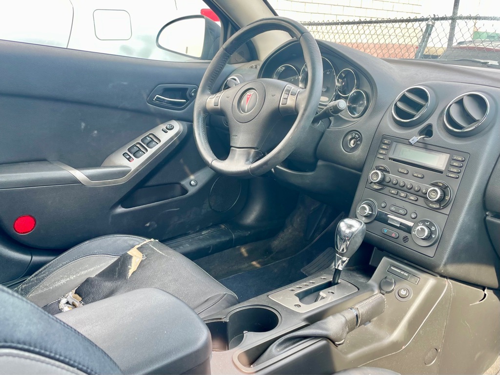 Photo 6 of this PONTIAC G6