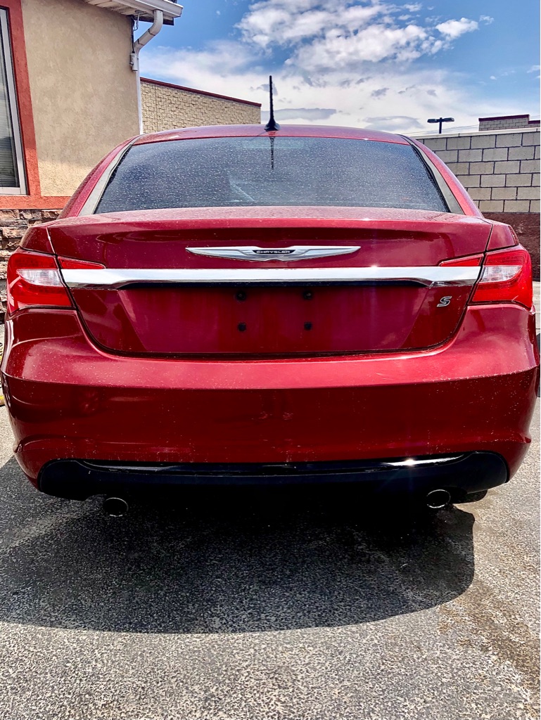 Photo 5 of this CHRYSLER 200