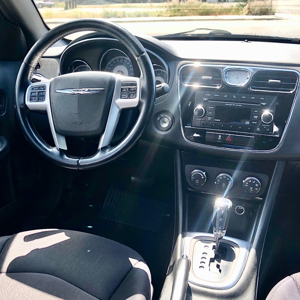 Photo 6 of this CHRYSLER 200