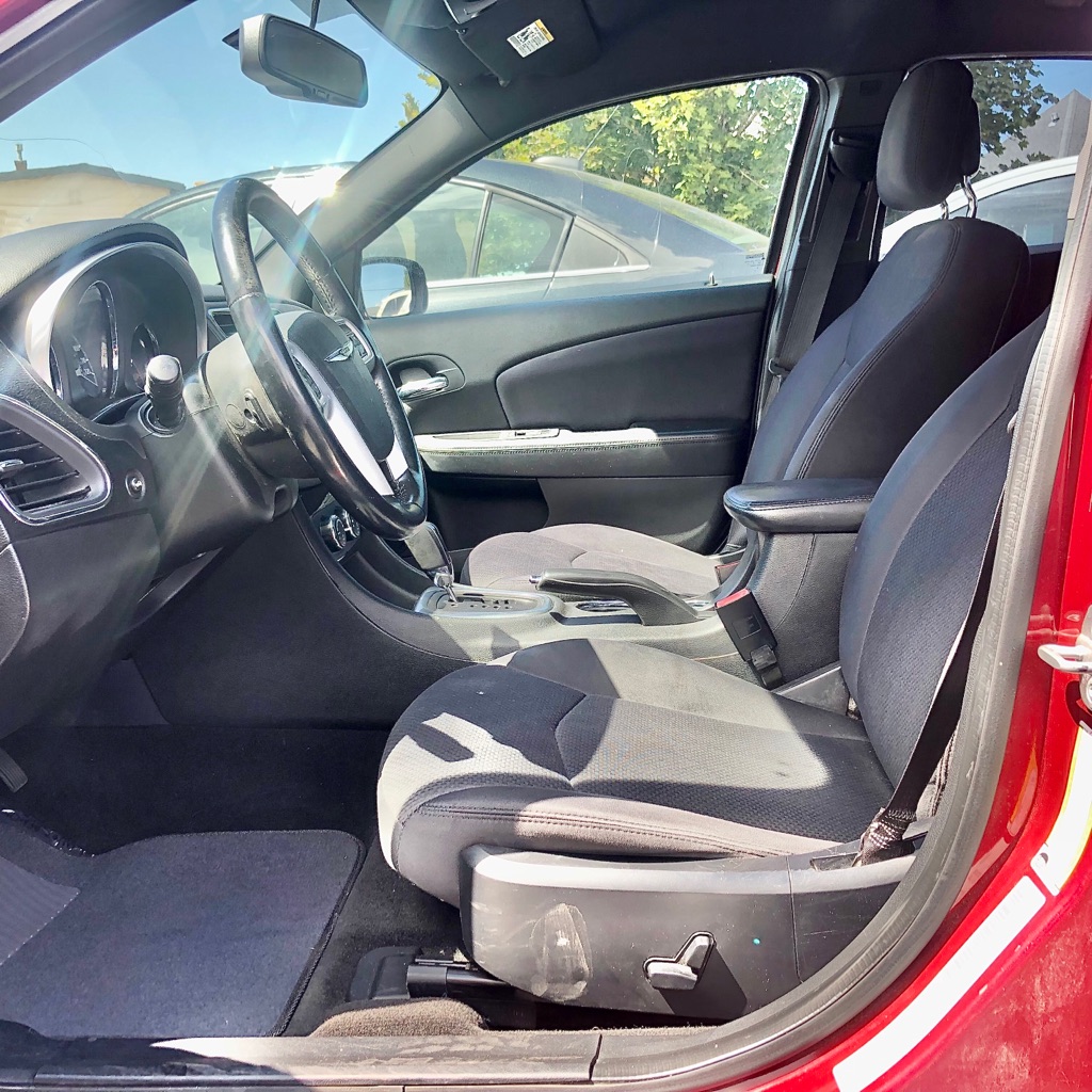 Photo 7 of this CHRYSLER 200