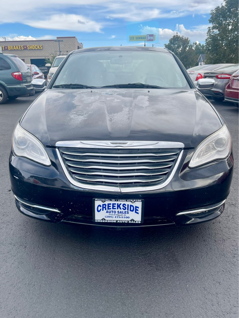 Photo 2 of this CHRYSLER 200