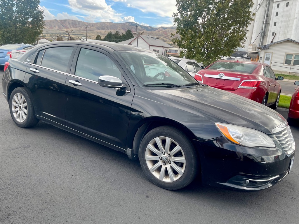 Photo 3 of this CHRYSLER 200