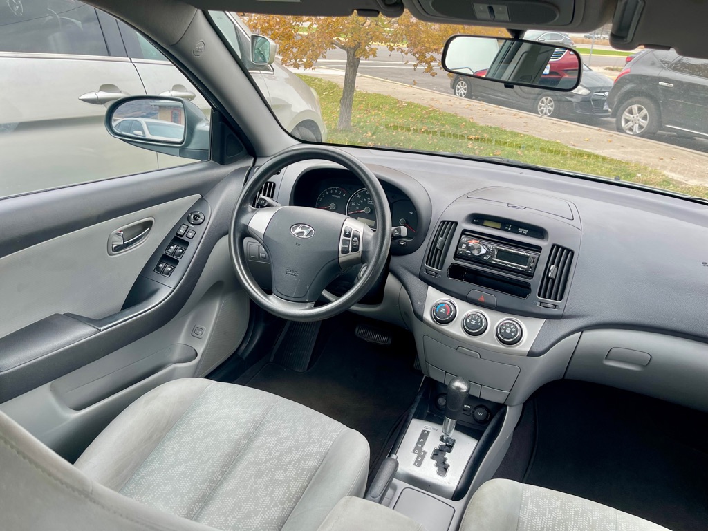Photo 5 of this HYUNDAI ELANTRA
