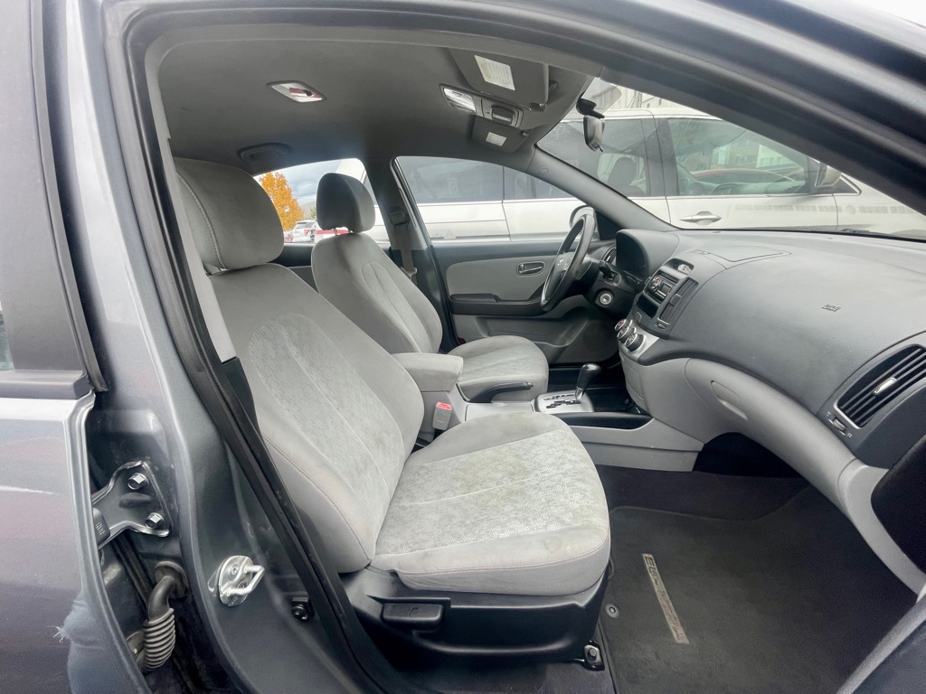 Photo 6 of this HYUNDAI ELANTRA