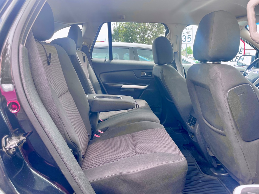 Photo 8 of this FORD EDGE