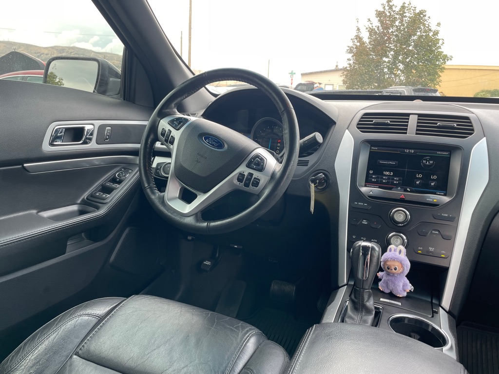 Photo 8 of this FORD EXPLORER