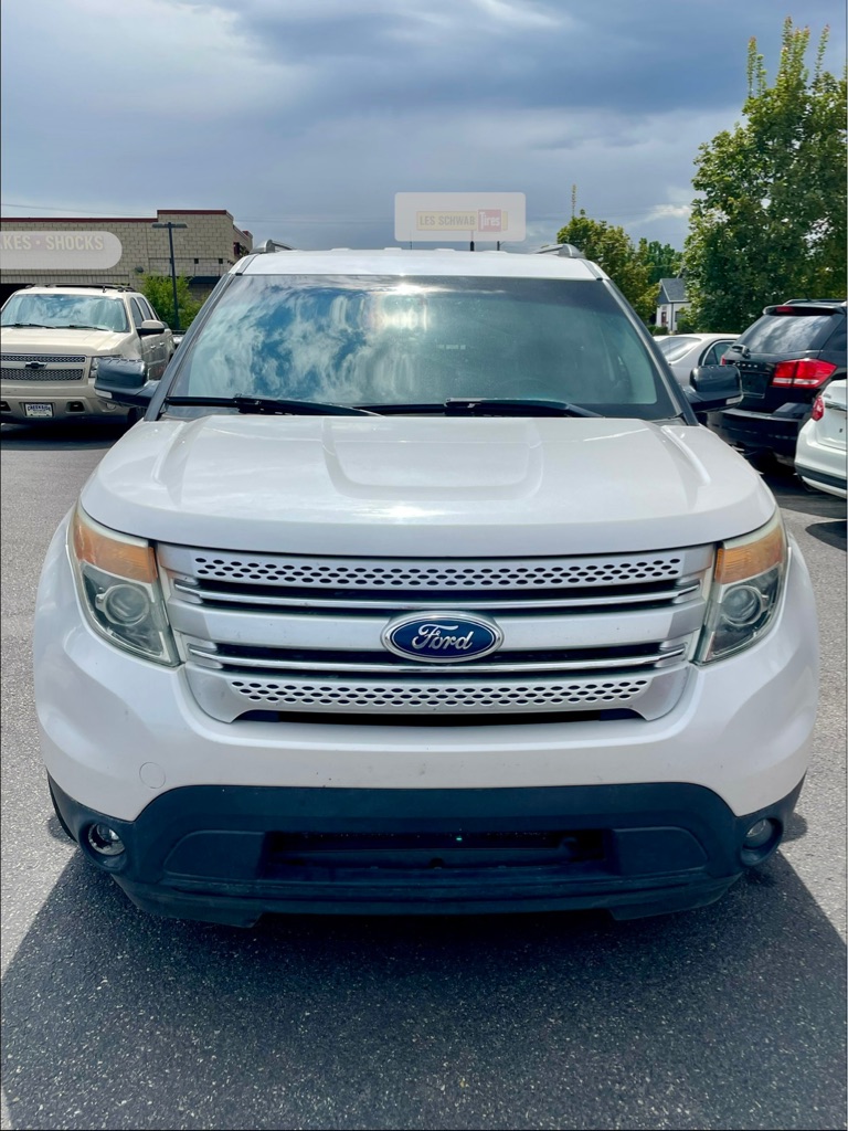 Photo 2 of this FORD EXPLORER