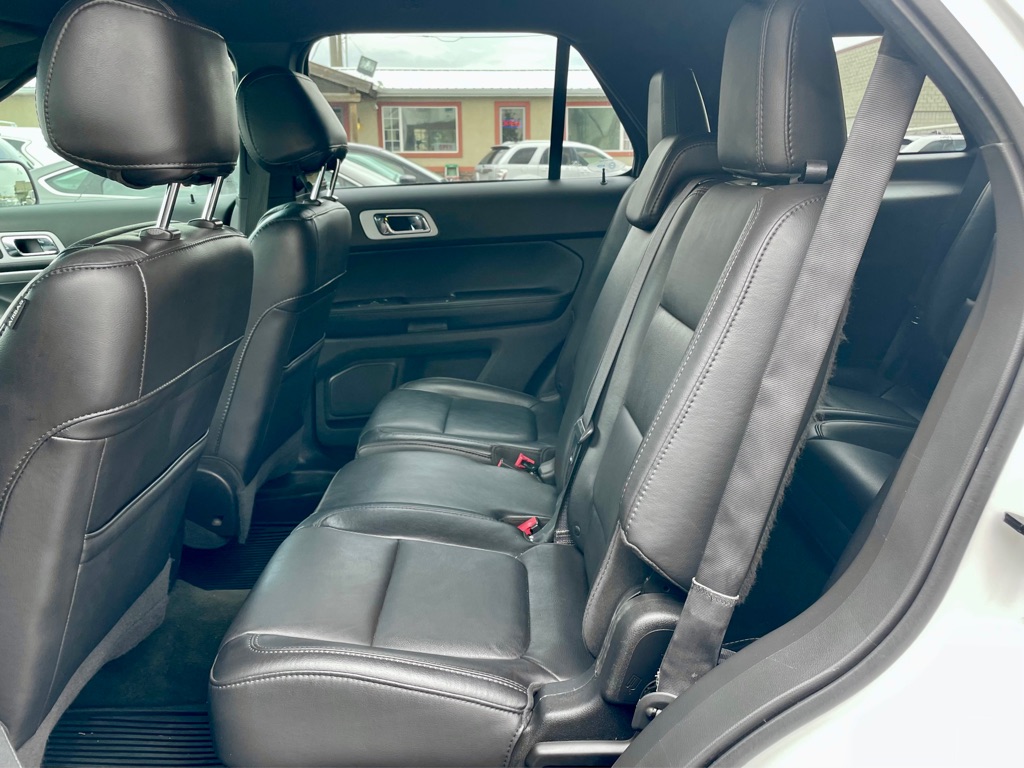 Photo 6 of this FORD EXPLORER