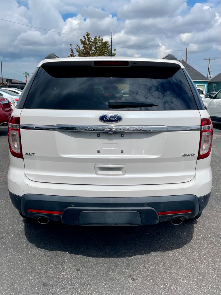 Photo 4 of this FORD EXPLORER