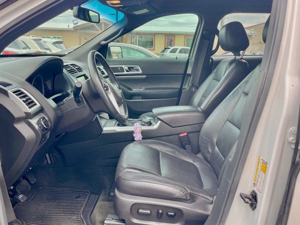 Photo 5 of this FORD EXPLORER