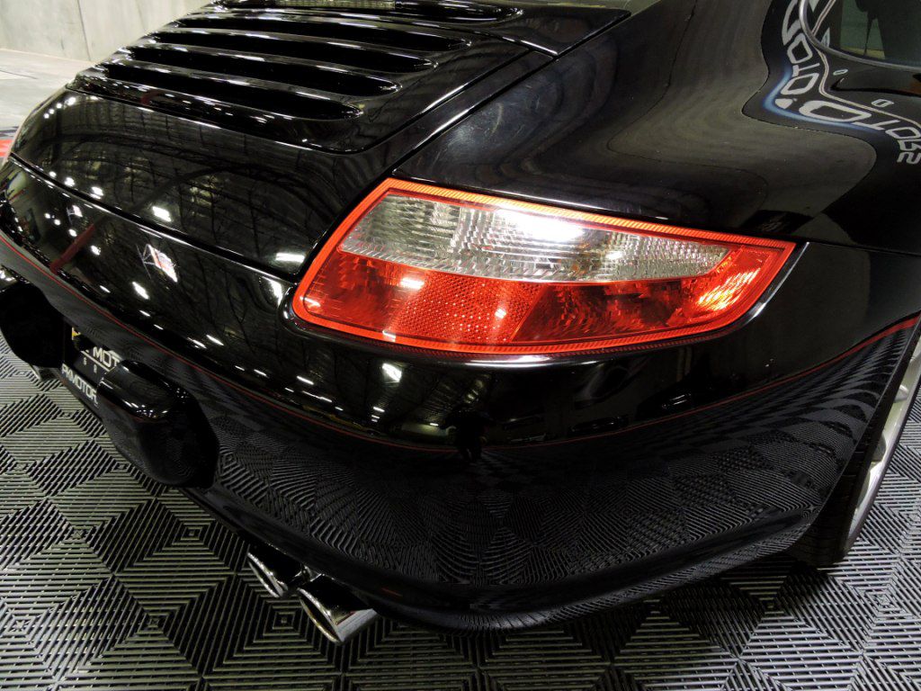 Photo 9 of this PORSCHE 911 CARRERA 4S