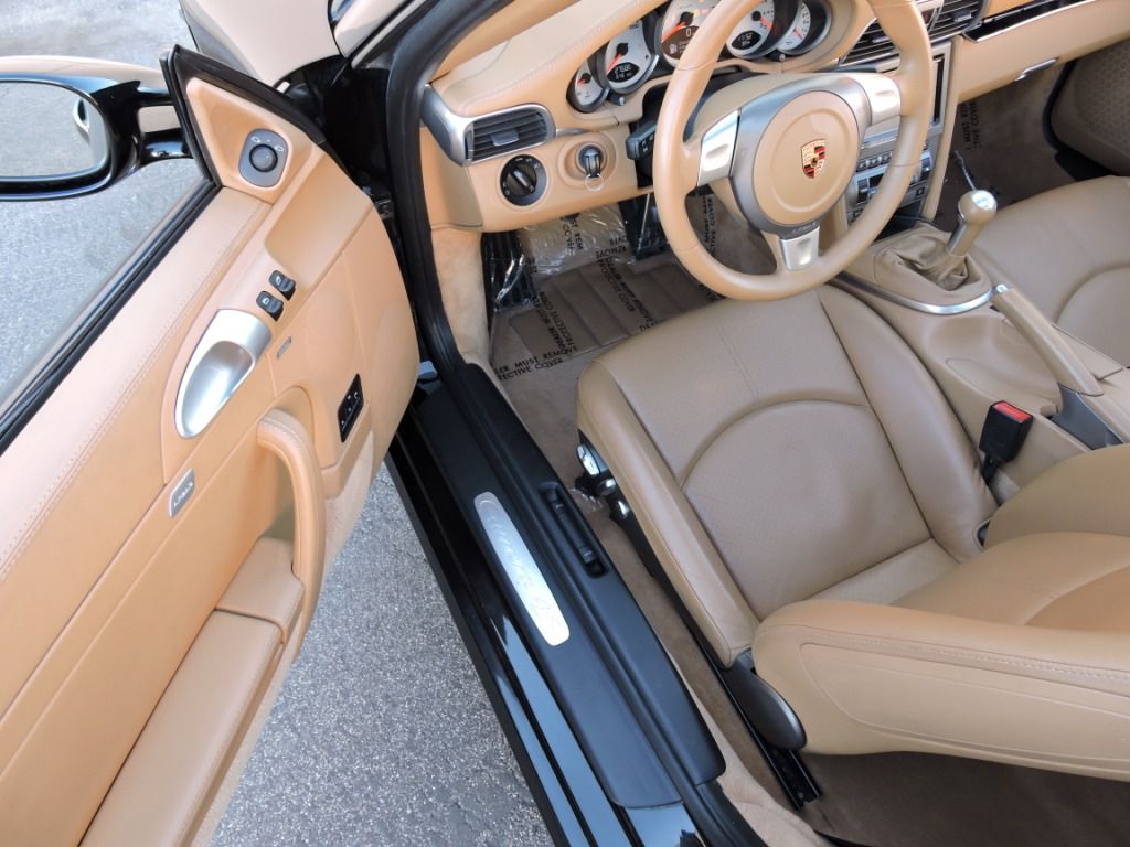 Photo 18 of this PORSCHE 911 CARRERA 4S