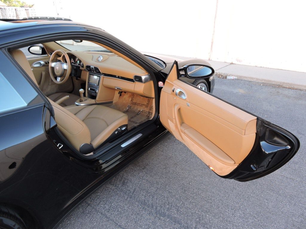 Photo 26 of this PORSCHE 911 CARRERA 4S