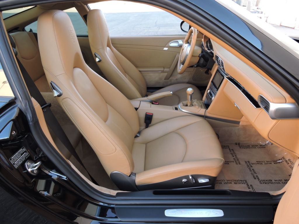 Photo 29 of this PORSCHE 911 CARRERA 4S