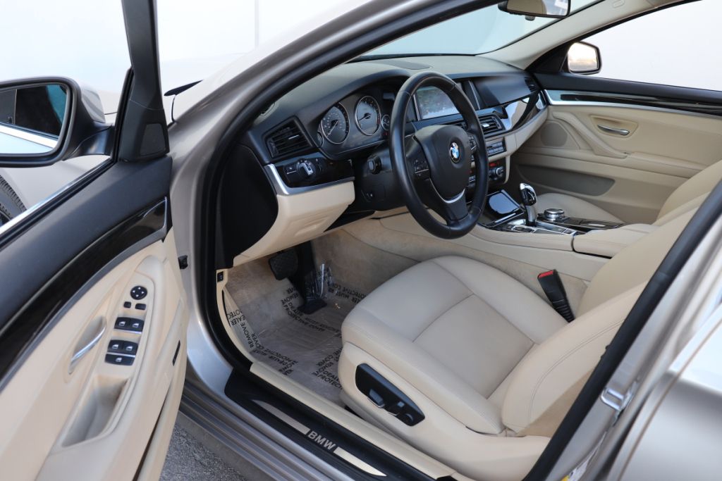 Photo 2 of this BMW 528I 528I