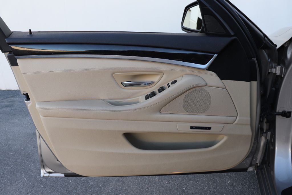 Photo 37 of this BMW 528I 528I