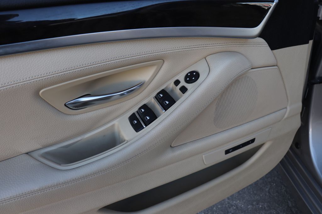 Photo 38 of this BMW 528I 528I
