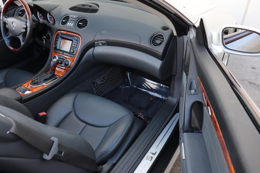 Photo 33 of this MERCEDES-BENZ SL 500 R