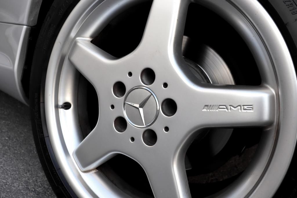 Photo 93 of this MERCEDES-BENZ SL 500 R