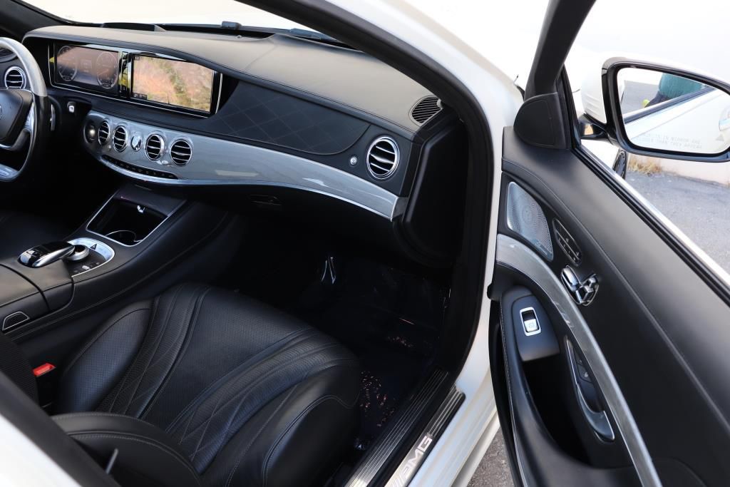 Photo 33 of this MERCEDES-BENZ S-CLASS S63 AMG